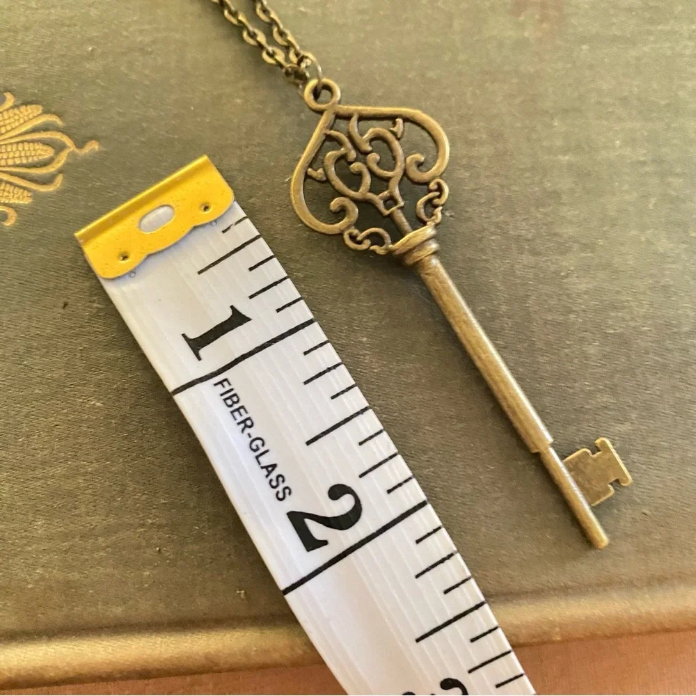 Secret Garden Skeleton Key Pendant Necklace Bronze Tone Vintage Style - Picture 4 of 4